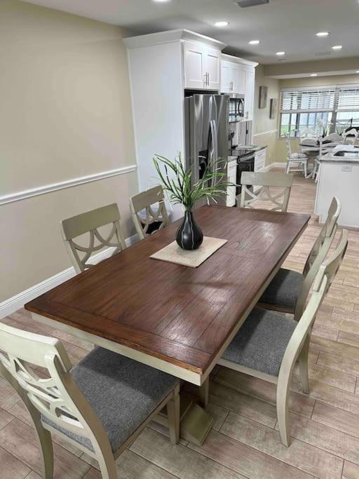 Lake Valrico'S Camelot Court With Heated Pool & Access To Private Lake Exterior photo