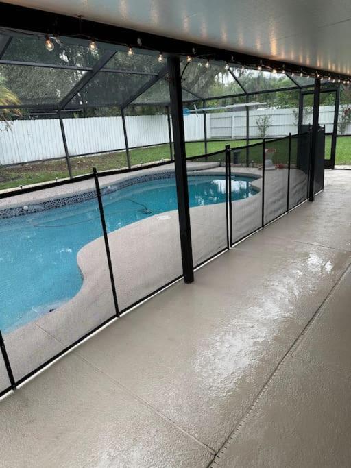 Lake Valrico'S Camelot Court With Heated Pool & Access To Private Lake Exterior photo