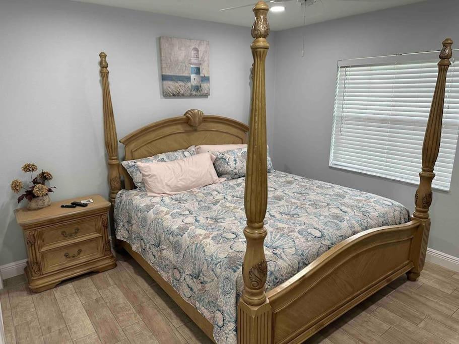 Lake Valrico'S Camelot Court With Heated Pool & Access To Private Lake Exterior photo
