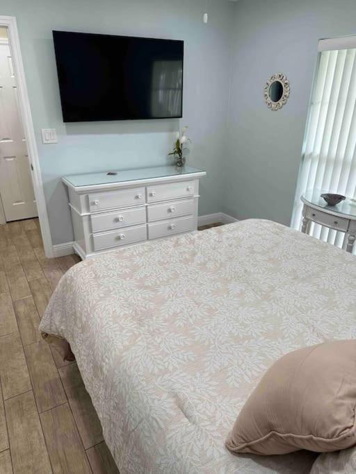 Lake Valrico'S Camelot Court With Heated Pool & Access To Private Lake Exterior photo