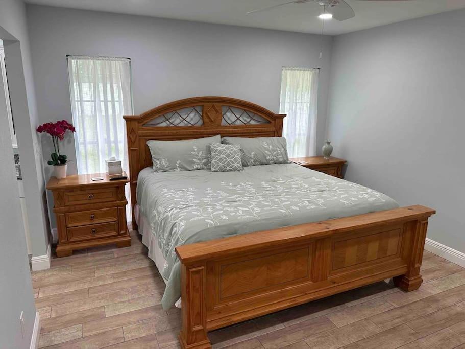 Lake Valrico'S Camelot Court With Heated Pool & Access To Private Lake Exterior photo