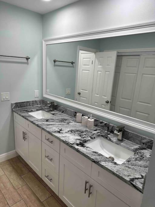 Lake Valrico'S Camelot Court With Heated Pool & Access To Private Lake Exterior photo